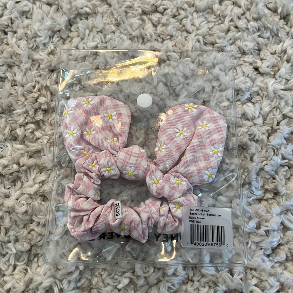 Stoney clover scrunchie